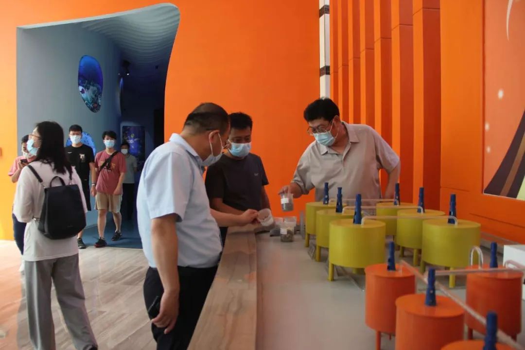 第二屆日照海洋生物產(chǎn)業(yè)高質(zhì)量發(fā)展論壇專(zhuān)家來(lái)潔晶集團(tuán)參觀