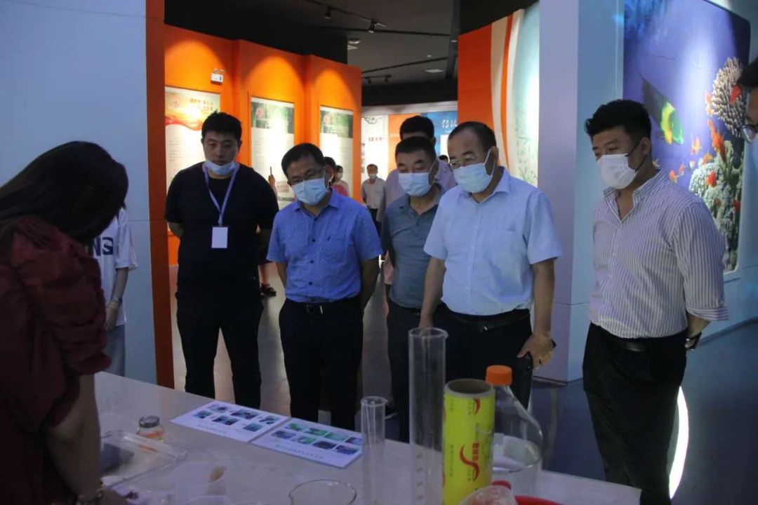 第二屆日照海洋生物產(chǎn)業(yè)高質(zhì)量發(fā)展論壇專(zhuān)家來(lái)潔晶集團(tuán)參觀