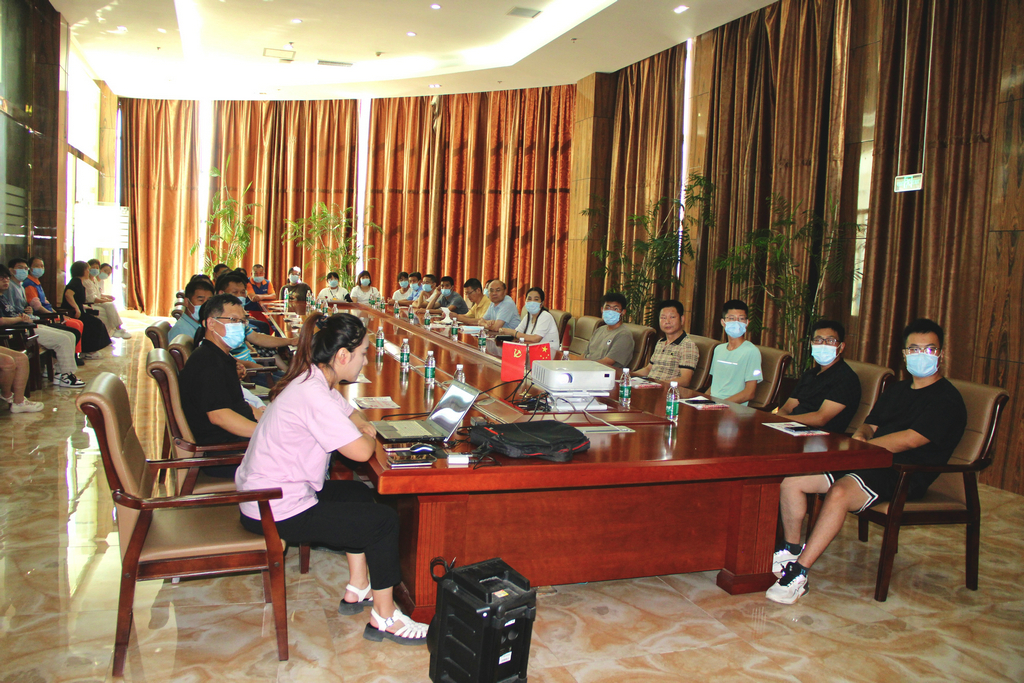 潔晶集團(tuán)舉行2022年職工子女高考獎(jiǎng)學(xué)金發(fā)放儀式 潔晶集團(tuán)舉行2022年職工子女高考獎(jiǎng)學(xué)金發(fā)放儀式