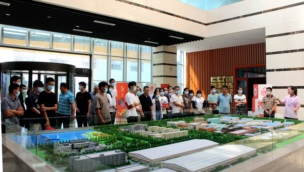 潔晶集團(tuán)舉行2022年職工子女高考獎(jiǎng)學(xué)金發(fā)放儀式