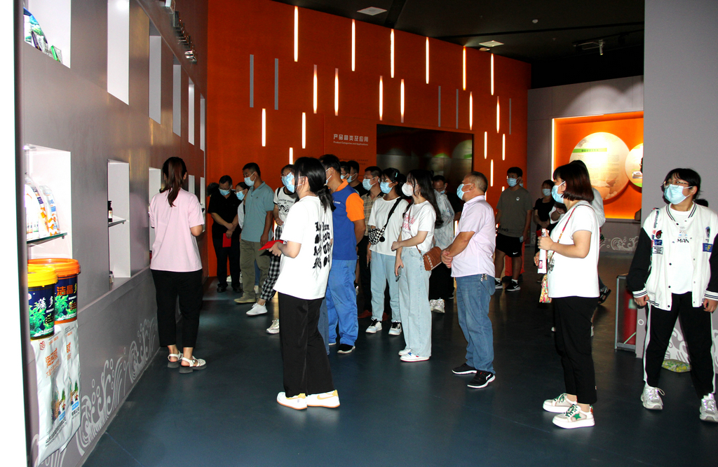 潔晶集團(tuán)舉行2022年職工子女高考獎(jiǎng)學(xué)金發(fā)放儀式